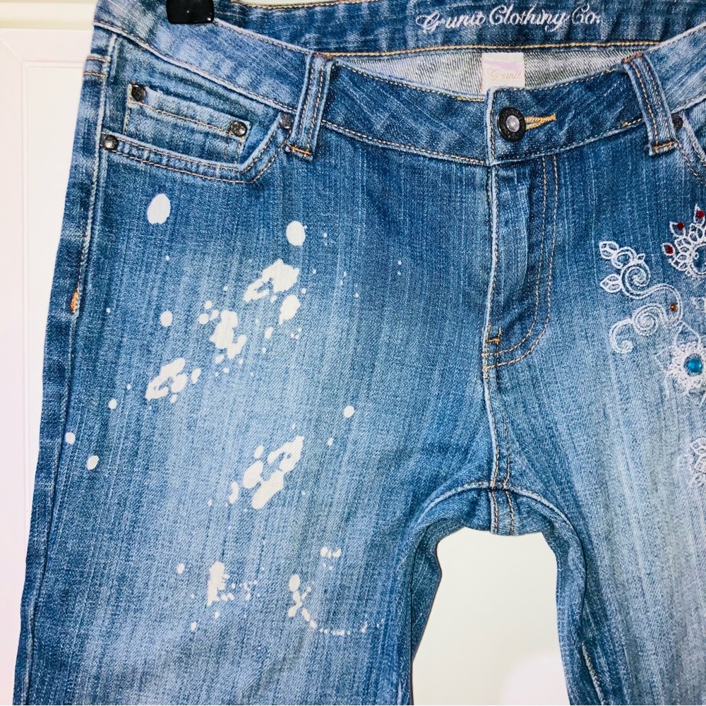 G UNIT Womens Jeans Thrashed Bleach Stains Embroidered Rhinestones Flare Leg Y2K - Picture 2 of 7